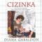 Foto knihy Cizinka - (Antistresové) omalovánky podle úspěšné knižní a filmové předlohy Foto knihy Cizinka - (Antistresové) omalovánky podle úspěšné knižní a filmové předlohy